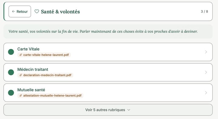 Dossier Santé dans Le Classeur : Carte Vitale, Médecin traitant et Mutuelle santé, chacun avec son document attaché